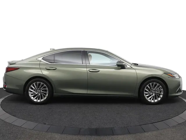 Lexus ES 300h Executive Line 2024 Hybride Benzine 13