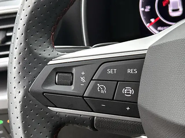 SEAT Leon 1.0 eTSI 110pk FR Business DSG 2023 Benzine 23