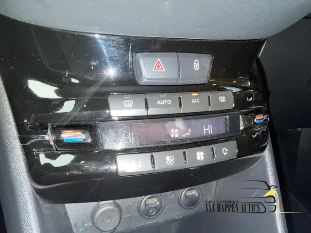 Peugeot 208 1.2 VTi Envy / apk 12-2026 2013 Benzine 21