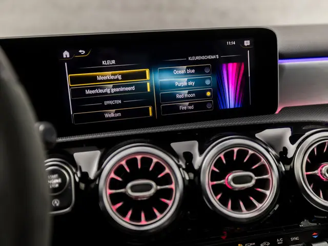 Mercedes-Benz A-Klasse 220 4MATIC AMG 2019 Benzine 32