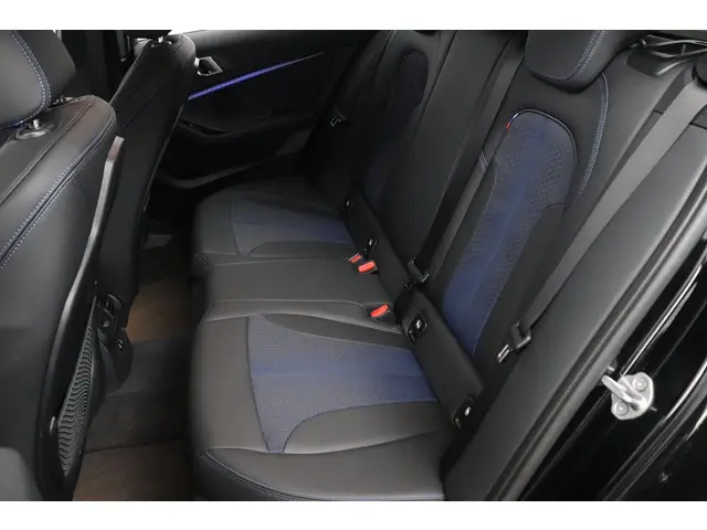 BMW 1 Serie 118i Business Edition 2022 Benzine 39
