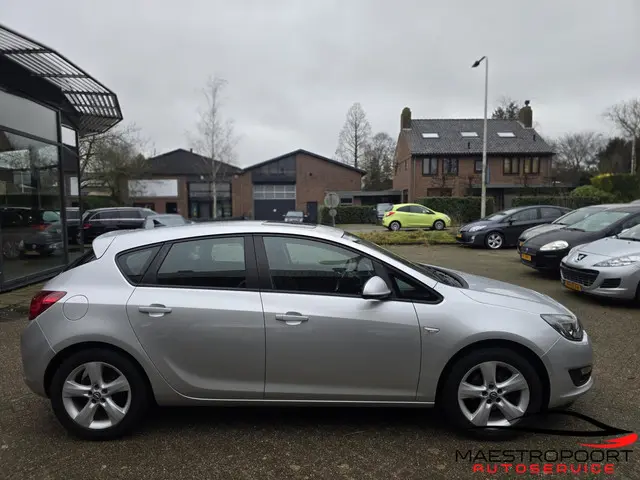 Opel Astra 1.4 Turbo Sport + 2014 Benzine 3