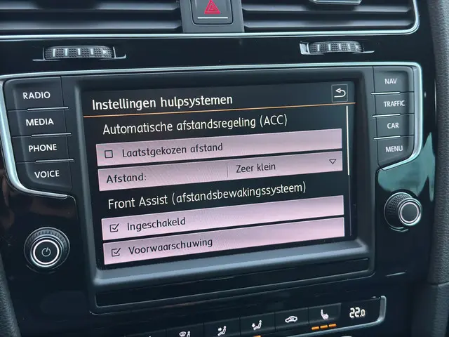 Volkswagen Golf 2.0 TSI R 4Motion 2015 Benzine 23