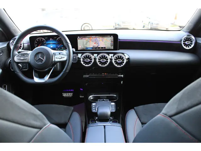 Mercedes-Benz A-Klasse 250 e AMG 2020 Hybride Benzine 6