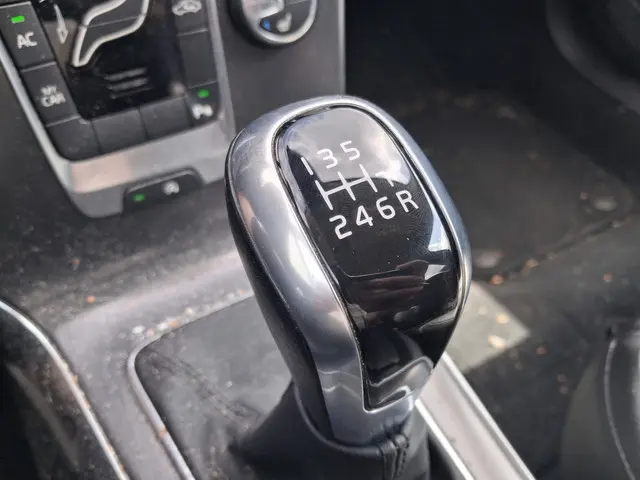 Volvo V40 2.0 T2 Summum 2015 Benzine 10
