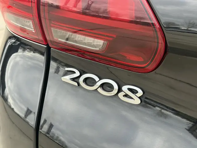 Peugeot 2008 1.2 PureTech Blue Lion 2017 Benzine 31