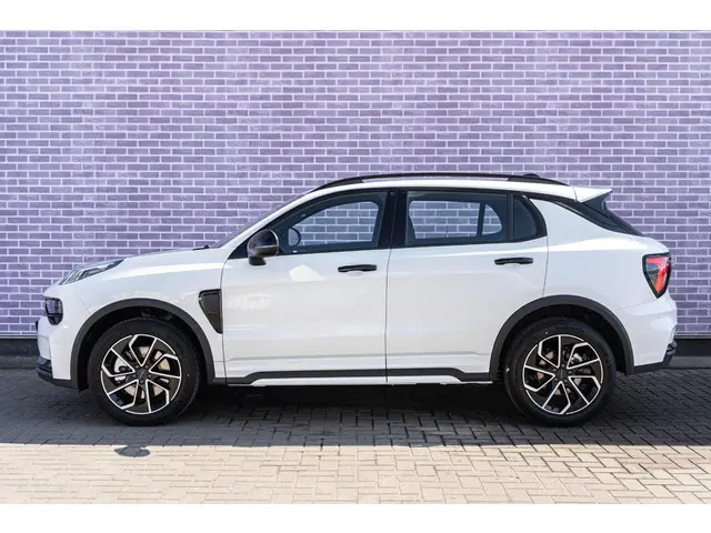 Lynk & Co 01 1.5 Core 2025 Hybride Benzine 16