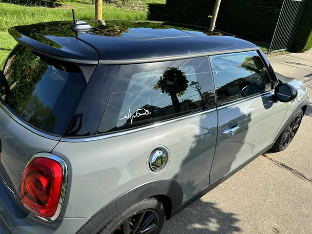 MINI Cooper 2.0 Cooper S Serious Business 2015 Benzine 11
