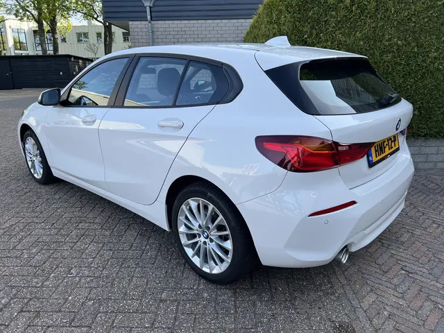 BMW 1 Serie 118i *Carplay*ECC*Garantie 2021 Benzine 7