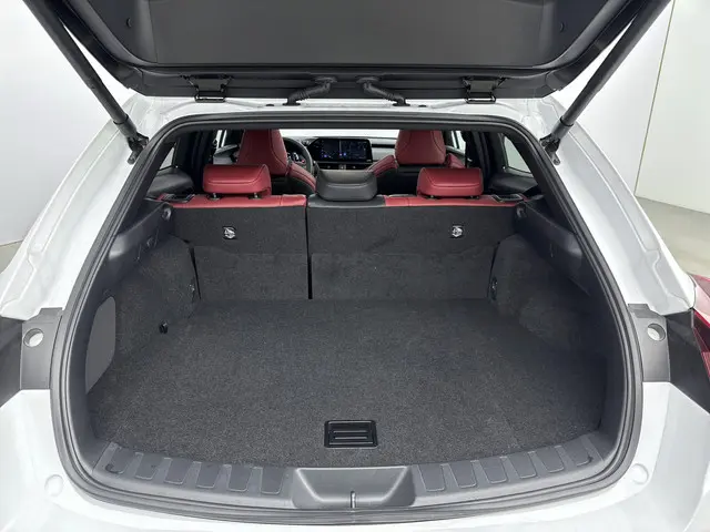 Lexus UX 250h F Sport Line 2024 Hybride Benzine 27