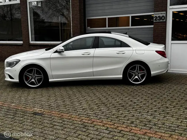 Mercedes-Benz CLA 200 2013 Benzine 2