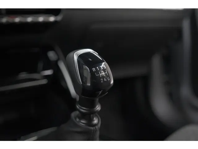 Peugeot 2008 PureTech 100 Allure 2024 Benzine 43