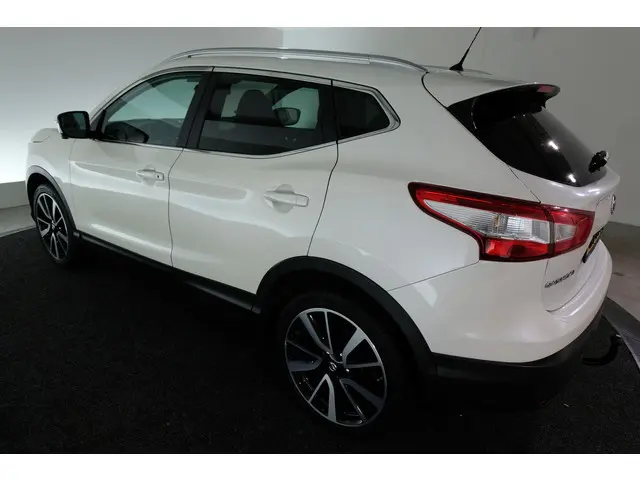 Nissan QASHQAI 1.2 Premier Edition 2014 Benzine 24