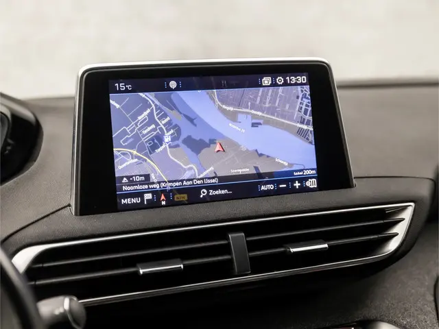 Peugeot 3008 1.2 PureTech Allure Sport 2019 Benzine 21