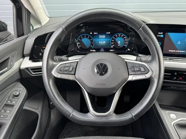 Volkswagen Golf 1.0 TSI LIFE 2023 Benzine 6
