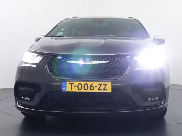Chrysler Pacifica 3