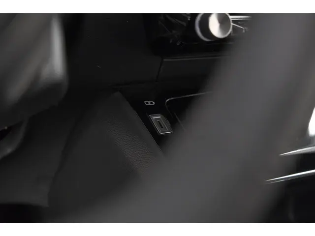 Peugeot 208 PureTech 100 Allure Pack 2023 Benzine 41