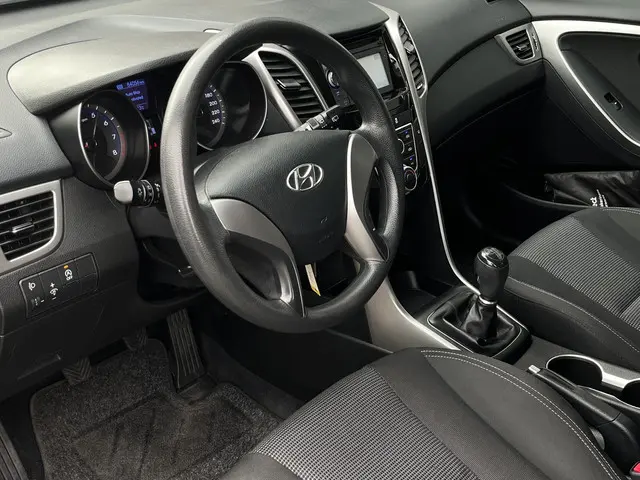 Hyundai i30 1.4i i-Drive Cool, Navi, Airco 2012 Benzine 2