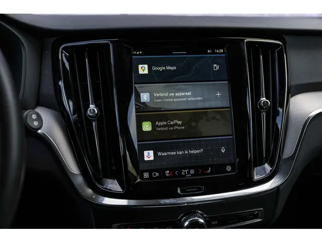 Volvo V60 2.0 B3 Essential Edition 2023 Benzine 18