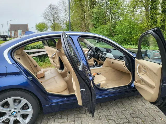 BMW 3 Serie 320i High Executive 2017 Benzine 7
