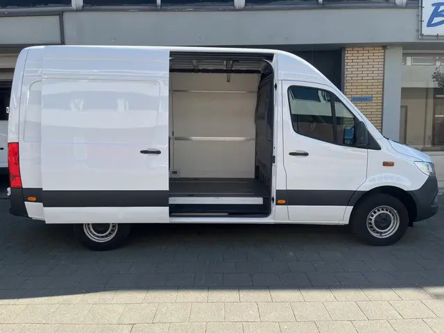 Mercedes-Benz Sprinter 317 1.9 CDI L2H2 2022 Diesel 26