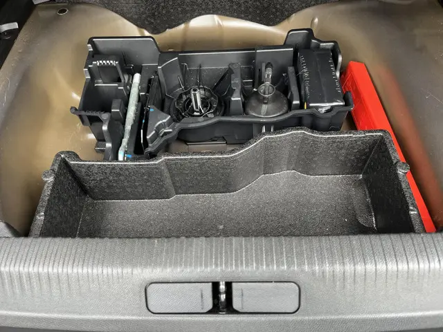 Peugeot 2008 1.2 PureTech Allure Pack 2021 Benzine 25