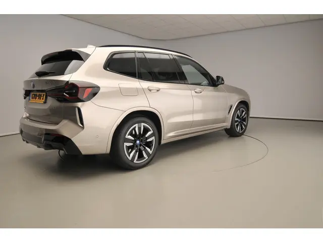 BMW iX3 Executive 80 kWh 2024 Elektrisch 2