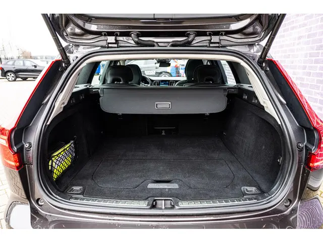 Volvo V60 2.0 B3 Plus Dark 2023 Benzine 32