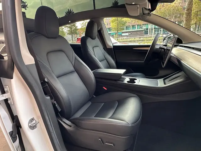 Tesla Model Y Long Range AWD 75 kWh 2022 Elektrisch 11