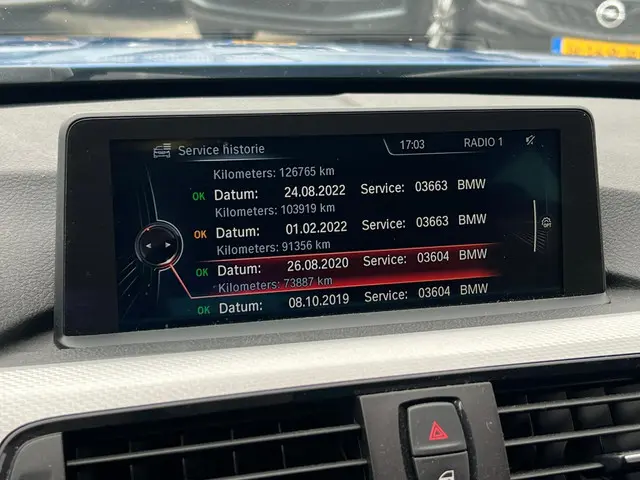 BMW 3 Serie Touring 320i Executive 2014 Benzine 10