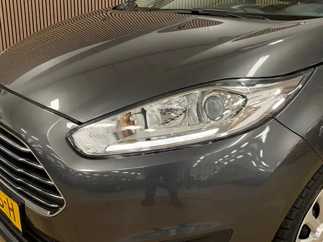 Ford Fiesta 1.0 Style|84000KM|Navigatie|Airco| 2015 Benzine 4