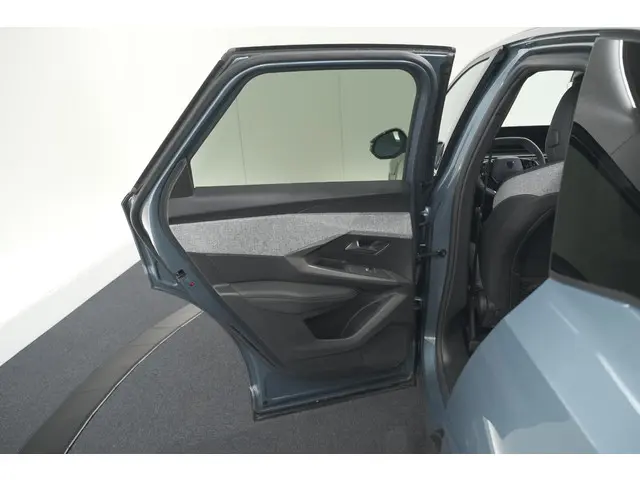 Peugeot 3008 1.2 Hybrid 145 GT 2025 Hybride Benzine 65