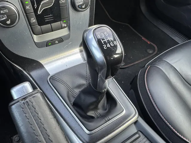 Volvo V40 Cross Country 2.0 D3 Momentum 2015 Diesel 16