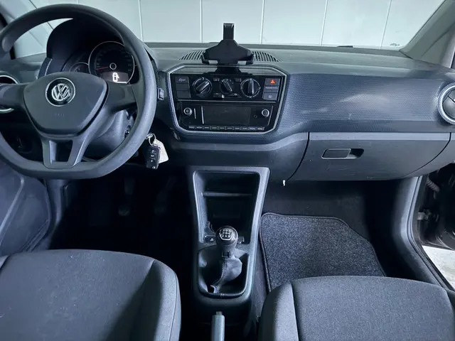 Volkswagen up! 1.0 BMT high up! Airco 2017 Benzine 14