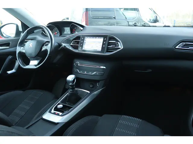 Peugeot 308 1.2 PT ALLURE 2017 Benzine 3