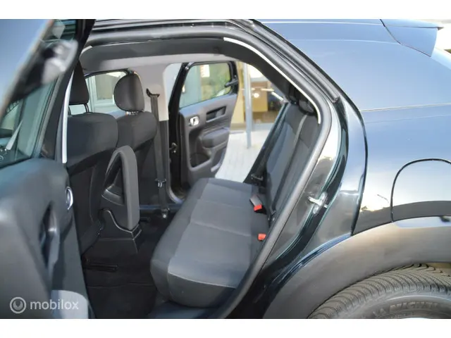 Citroën C4 Cactus 1.2 PureTech Business 2015 Benzine 19
