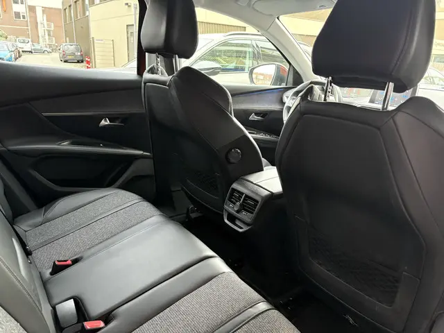 Peugeot 3008 1.2 PureTech Allure 2019 Benzine 7