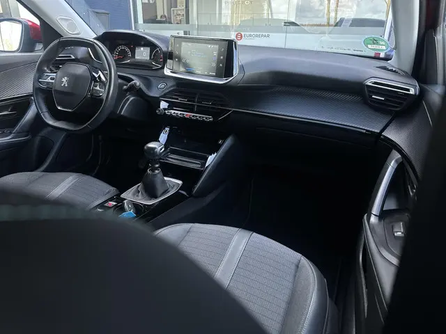 Peugeot 2008 1.2 PureTech 130pk Allure 2021 Benzine 13