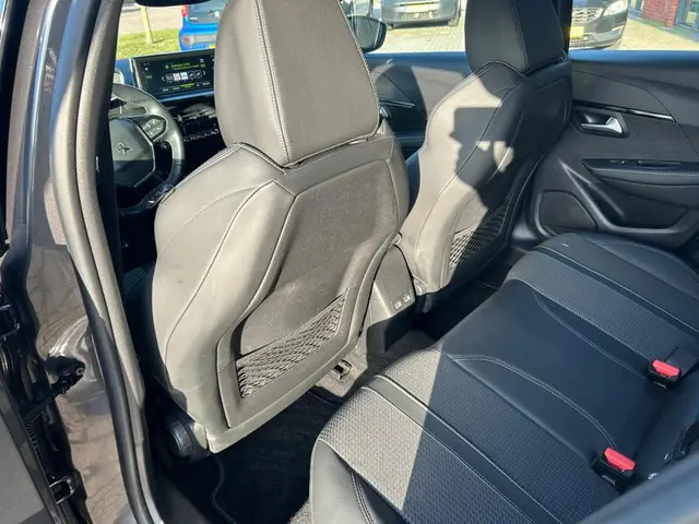 Peugeot 208 1.2 PureTech GT automaat 2021 Benzine 10