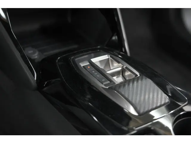 Peugeot 2008 PureTech 130 EAT8 Allure 2024 Benzine 44