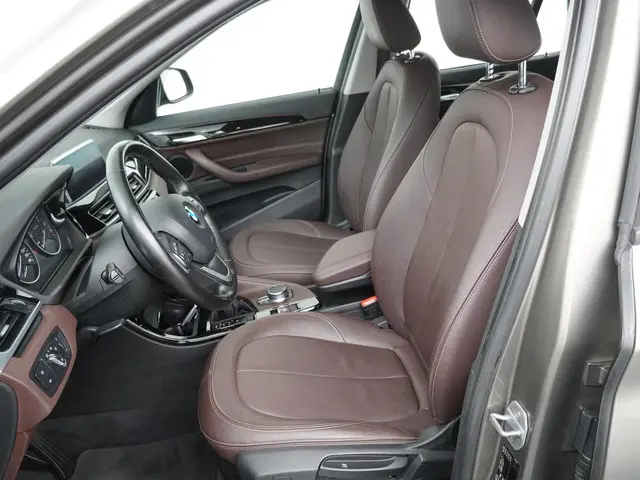 BMW X1 sDrive20i 192pk High Executive 2016 Benzine 11