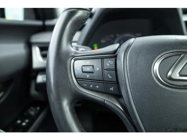 Lexus UX 250h Business Line 2022 Hybride Benzine 18