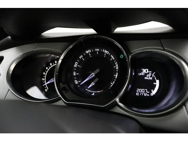 DS DS 3 1.2 PureTech Chic 2015 Benzine 23