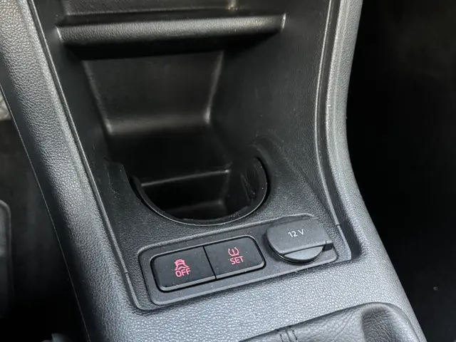 Volkswagen up! 1.0 MPI 60 pk BMT high up! 2019 Benzine 16