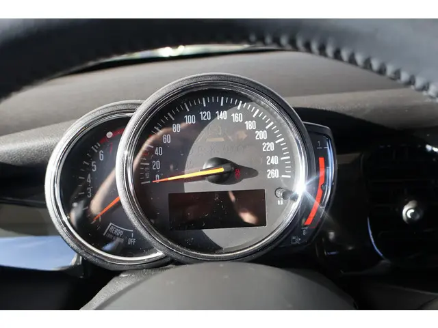 MINI 5-Deurs 1.5 Cooper Classic 2024 Benzine 12