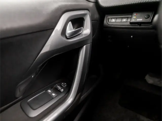 Peugeot 2008 1.2 PureTech Sport 2018 Benzine 23