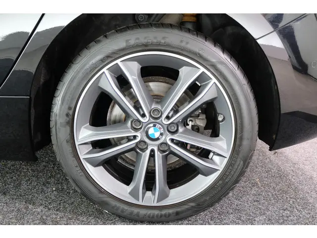 BMW 1 Serie 118i Executive Edition 2020 Benzine 28