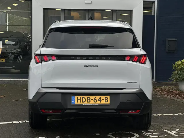 Peugeot 5008 1.2 Hybrid 136pk Allure 2025 Hybride Benzine 7