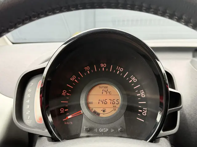 Toyota Aygo 1.0 VVT-i x-play 2014 Benzine 16