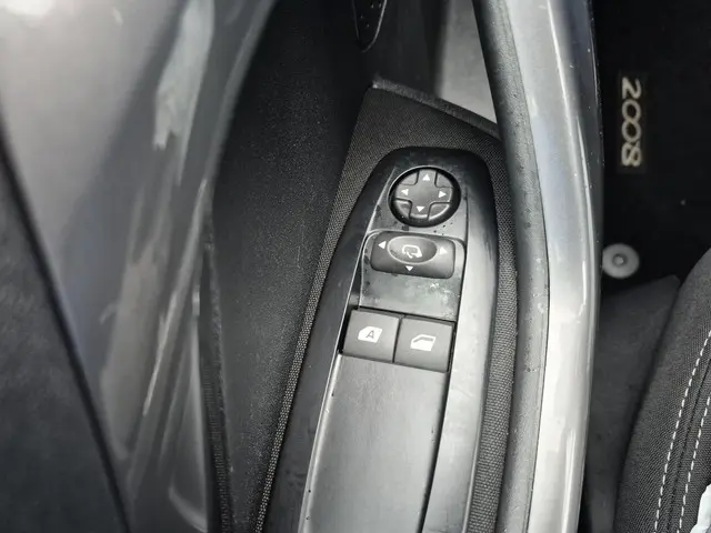 Peugeot 2008 1.2 PureTech Blue Lion 2018 Benzine 23